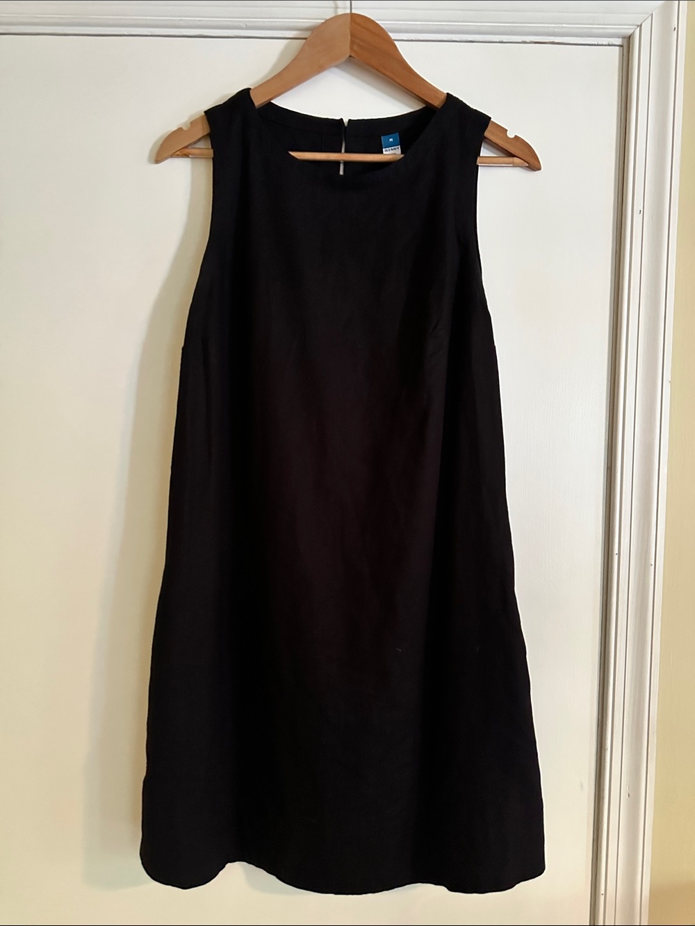 Classic Black Sleeveless Shift Dress